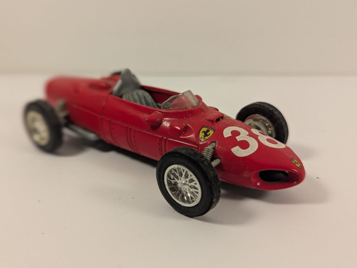 Ferrari 156 F1 #38 Friction Model – 1:35 Scale (1961)