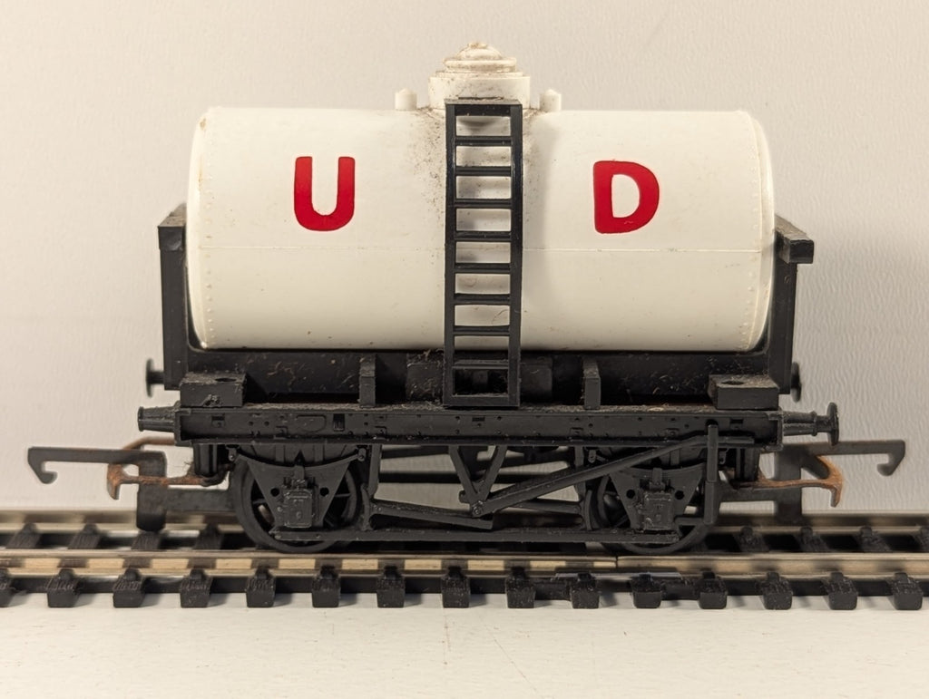 Tri-ang Hornby R15 OO Gauge White United Dairies Milk Tanker