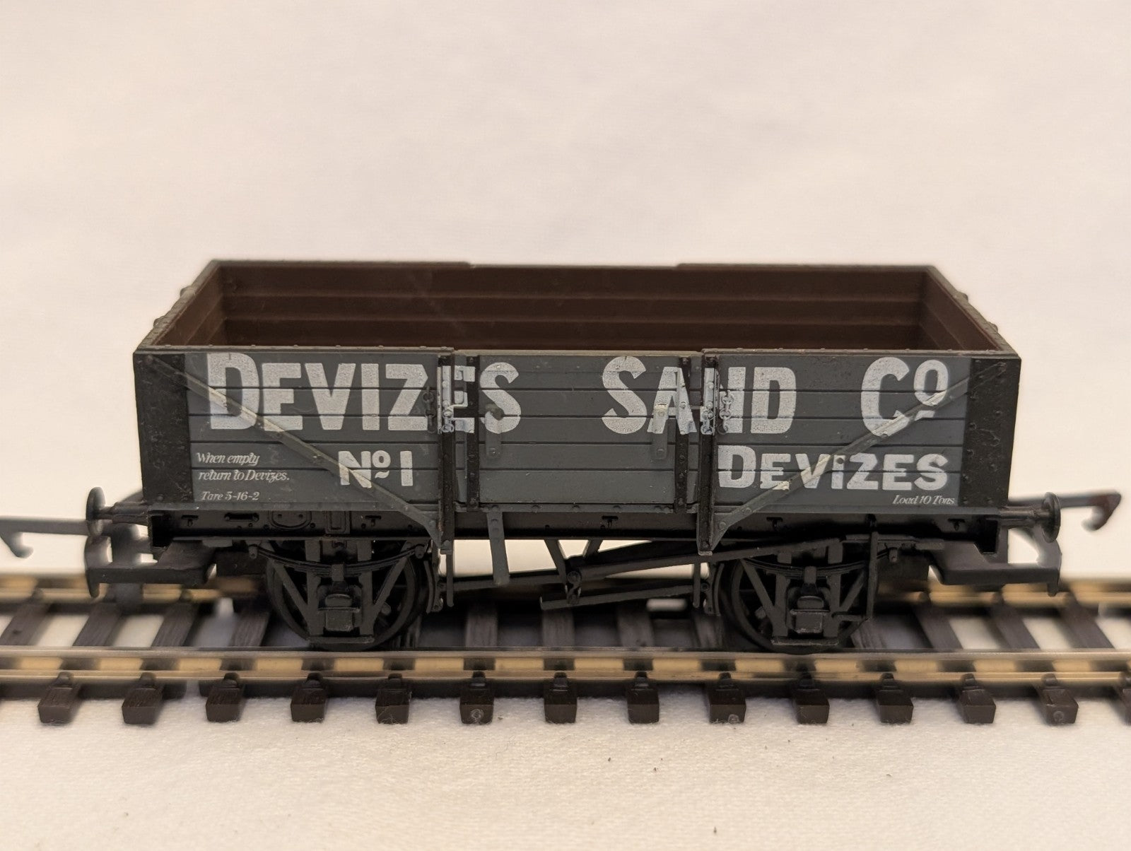 Airfix OO Gauge 7 Plank Open Wagon Goods Wagon 1 Devizes Sand Co.