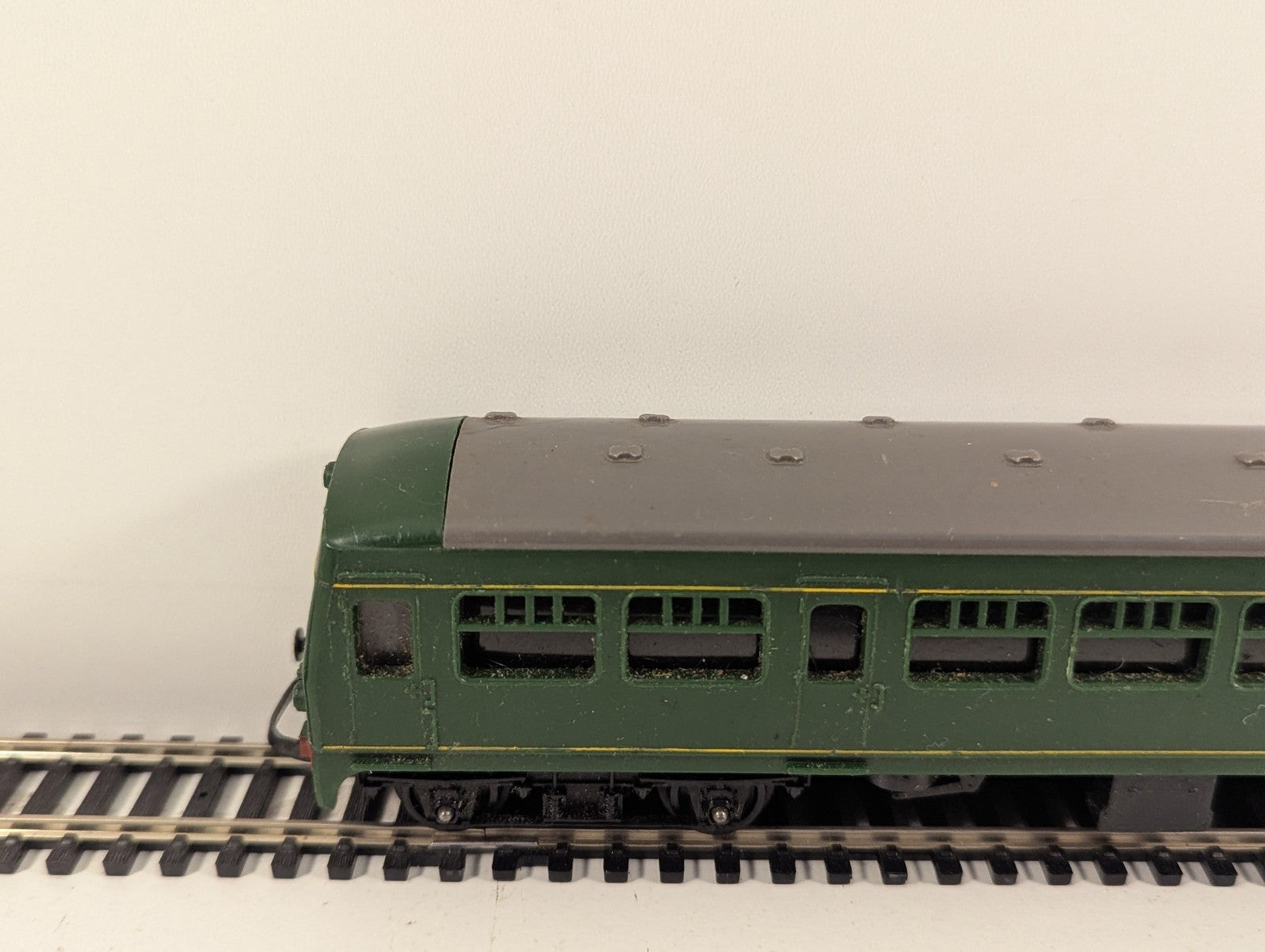 Tri-ang OO Gauge Class 101 DMU Dummy Power Car - broken buffer