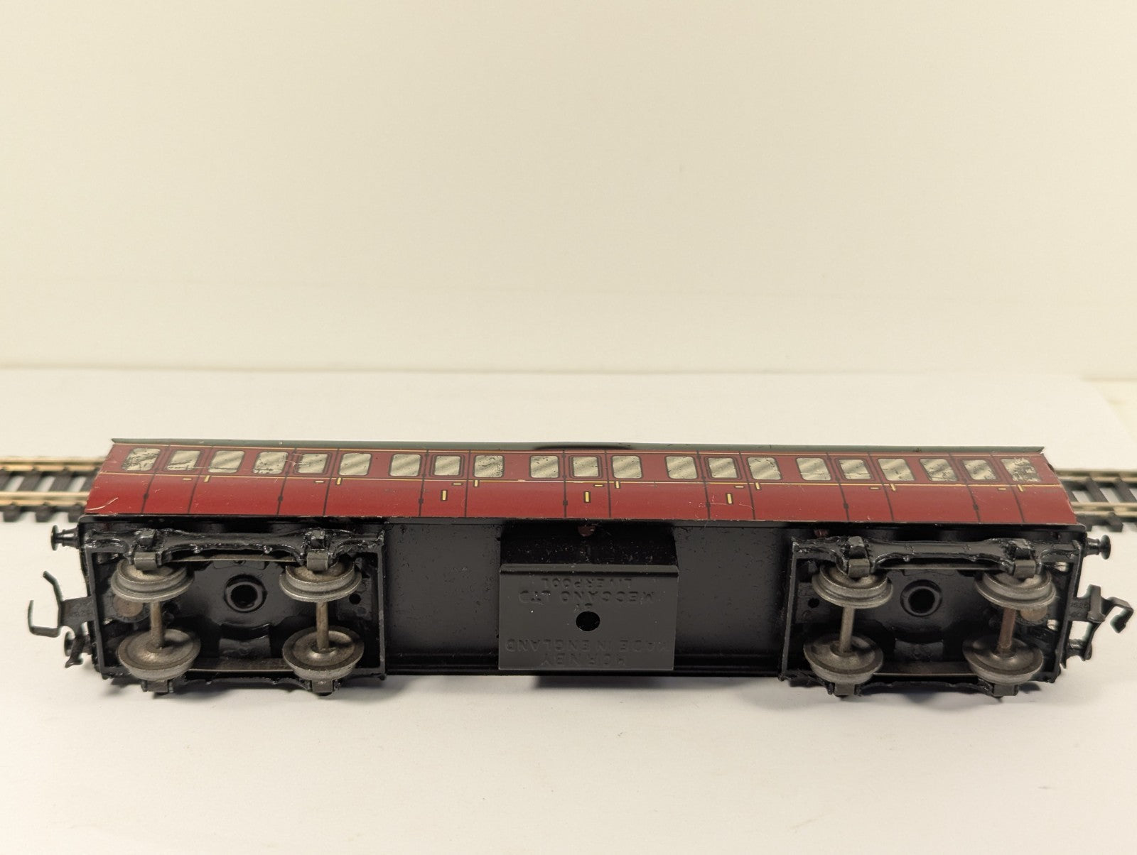 Hornby Dublo OO Gauge BR 1st Class Maroon Tinplate Suburban Coach