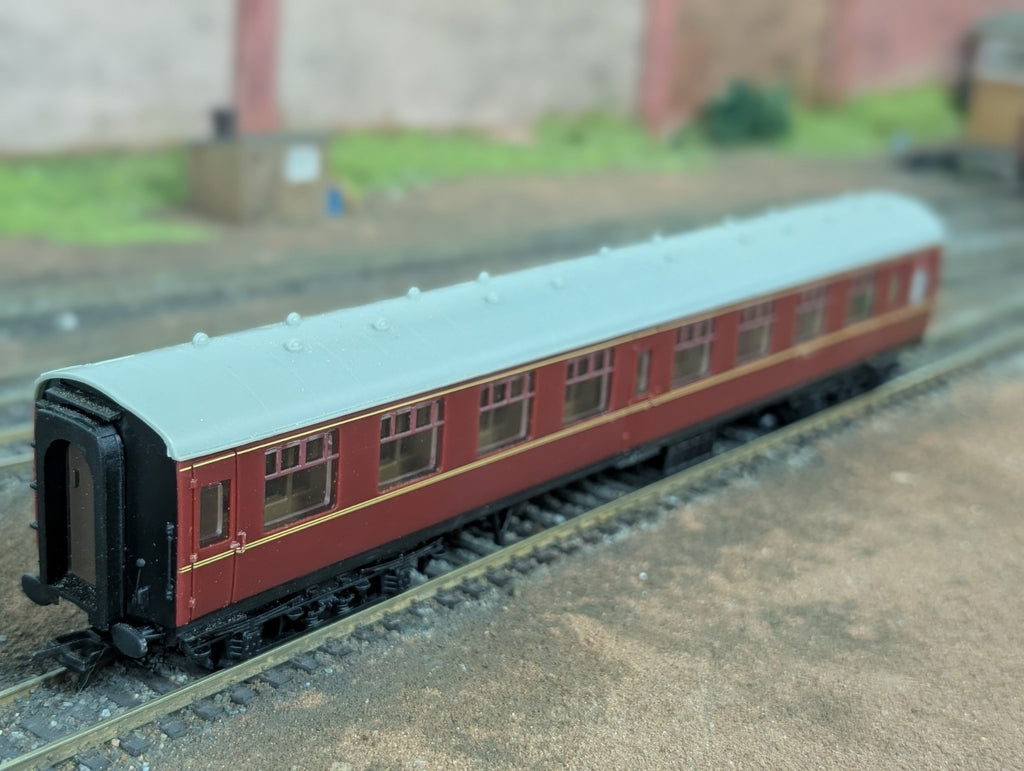 Hachette Model Railway OO Gauge BR Mk1 Coach BR Maroon