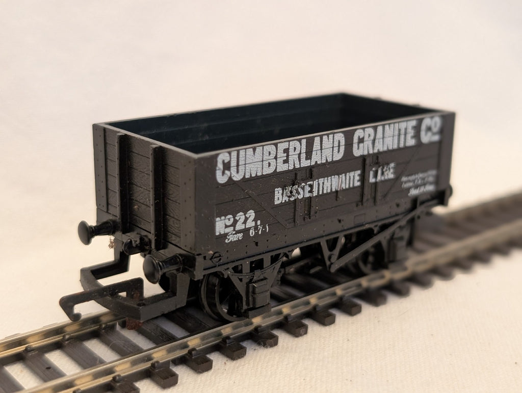 Hornby OO Gauge Cumberland Granite Co. 5-Plank Open Wagon 22 R218