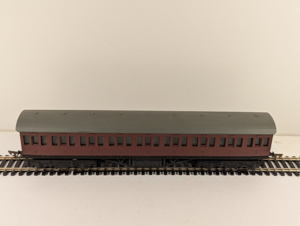Graham Farish OO Gauge Maroon Third Class Suburban Coach Boxed