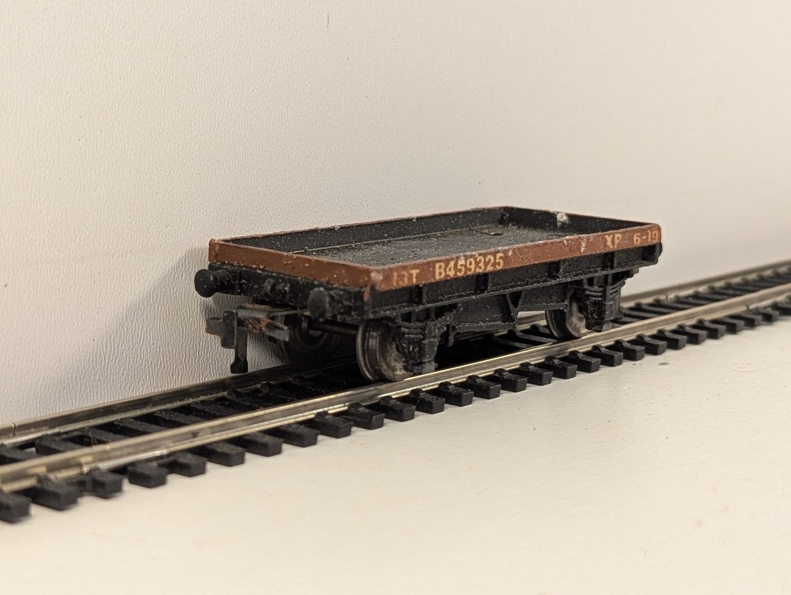 Hornby Dublo 32085 OO Gauge Brown Low-Sided Wagon - Boxed