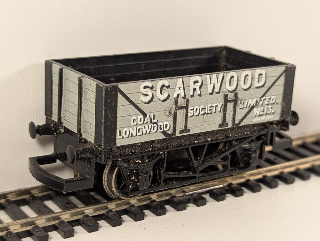 Hornby R716 OO Gauge 5-Plank Open Wagon – “Scarwood Coal, Longwood Society Ltd”