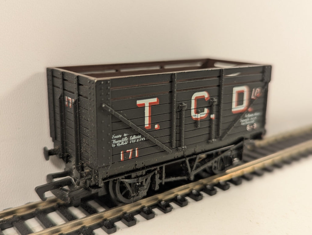 Mainline OO Gauge 37-158 12T 9 Plank Coke Wagon TCD Livery