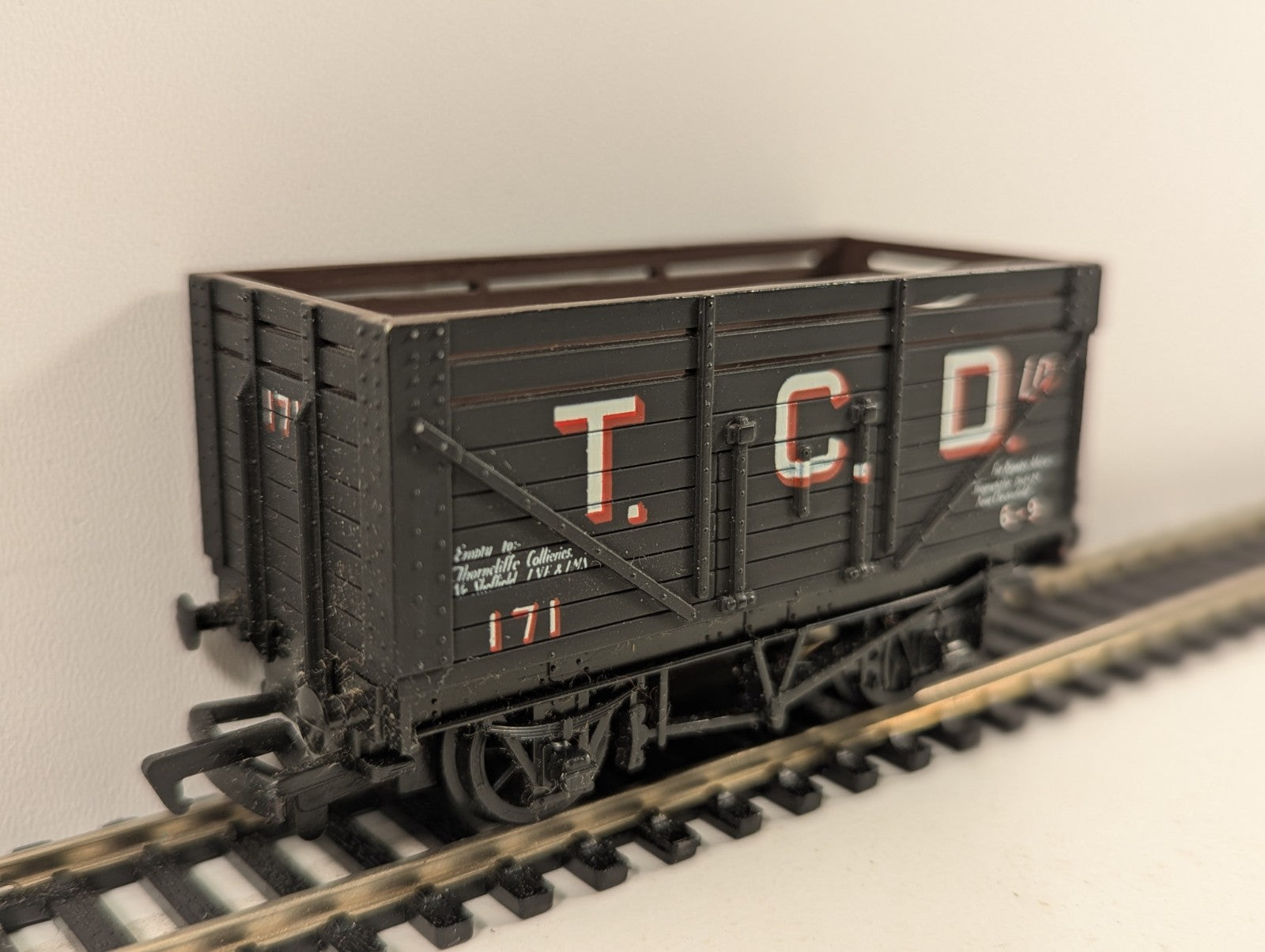 Mainline OO Gauge 37-158 12T 9 Plank Coke Wagon TCD Livery