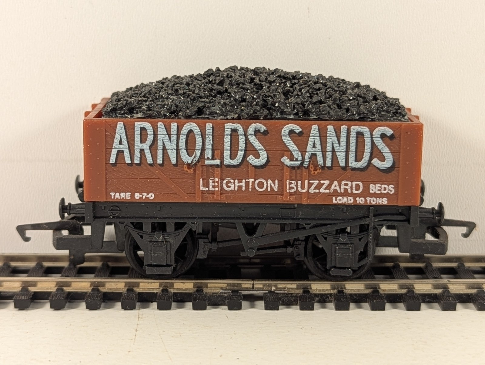 Hornby OO Gauge Arnolds Sands 5-Plank Wagon Open Wagon