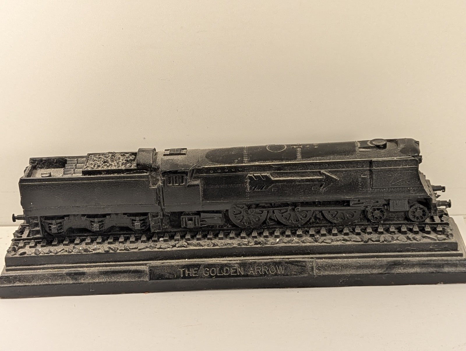 Classique Coal Model Locomotive of the "Golden Arrow