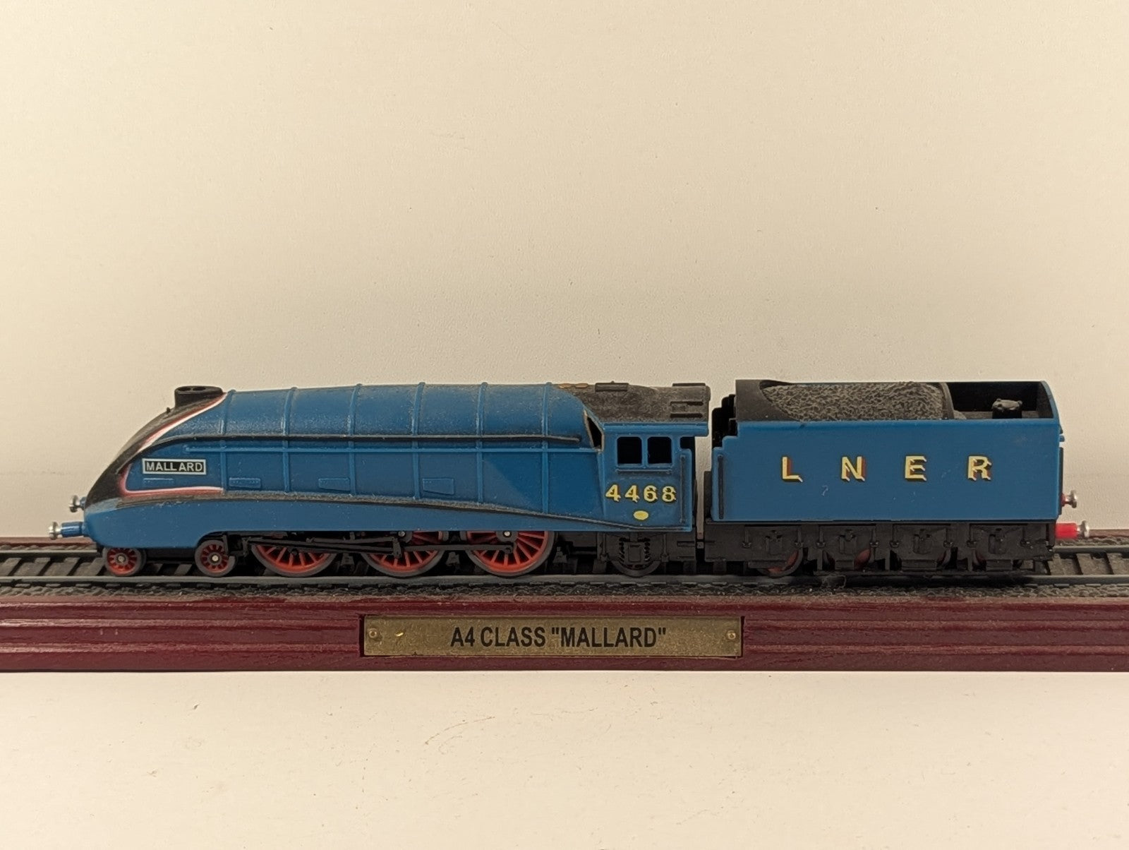 Atlas Editions LNER Class A4 4468 "Mallard" Static Model