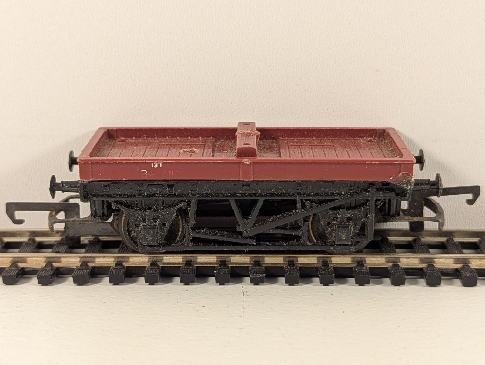 Tri-ang Railways R17 Bolster Wagon – OO Gauge