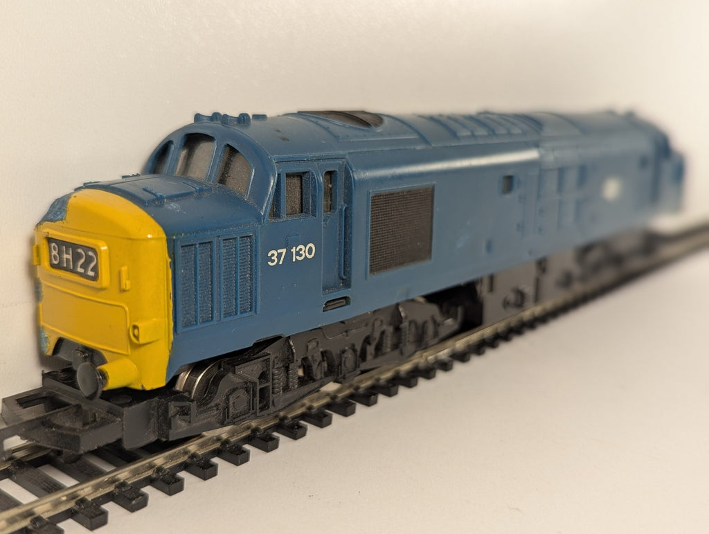 Hornby OO Gauge Class 37 Locomotive 37 130 BR Blue