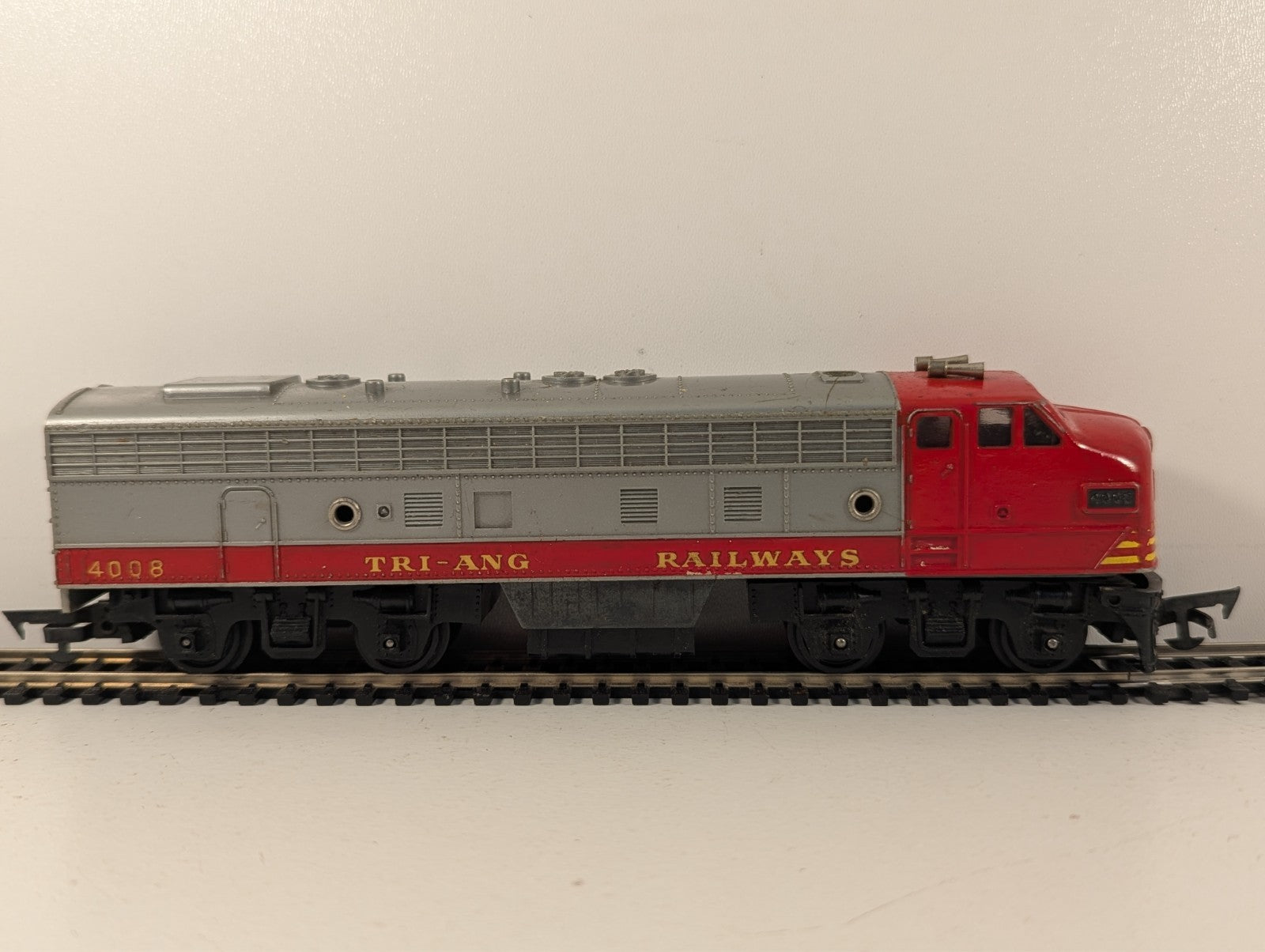 Tri-ang HO Gauge R57 Transcontinental B-B Diesel Dummy Locomotive