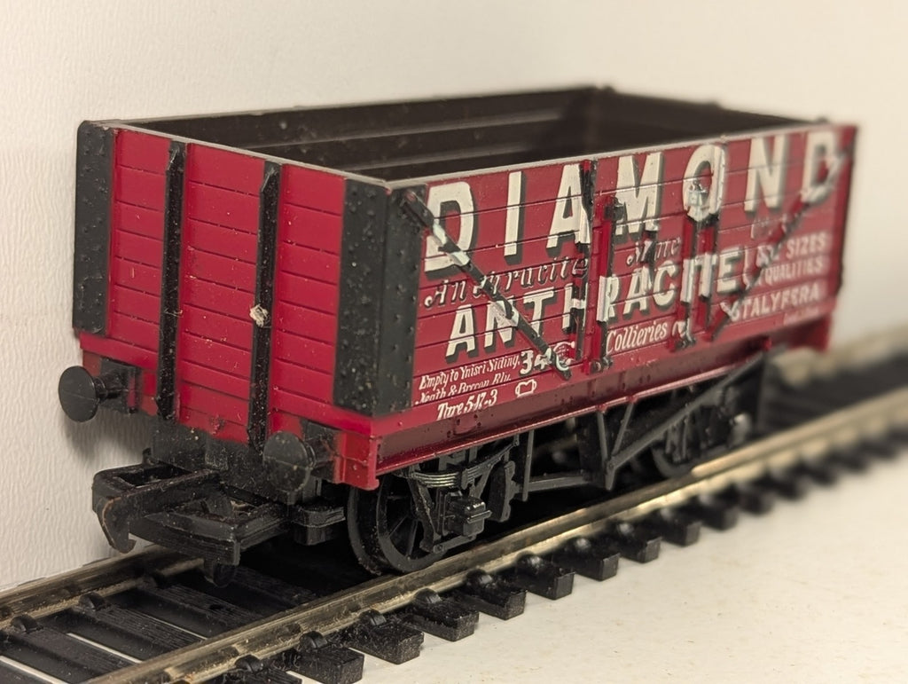 Mainline OO Gauge 7-Plank Wagon 'Diamond Anthracite' Open Wagon
