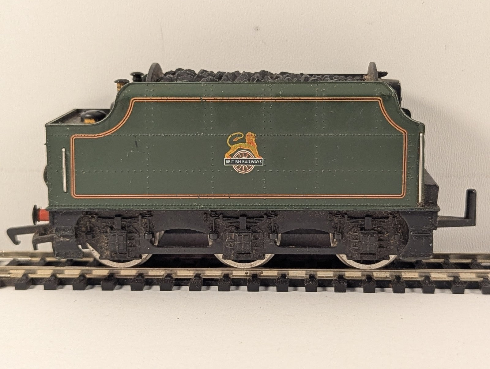 Mainline OO Gauge BR 6-Wheel Tender BR Green