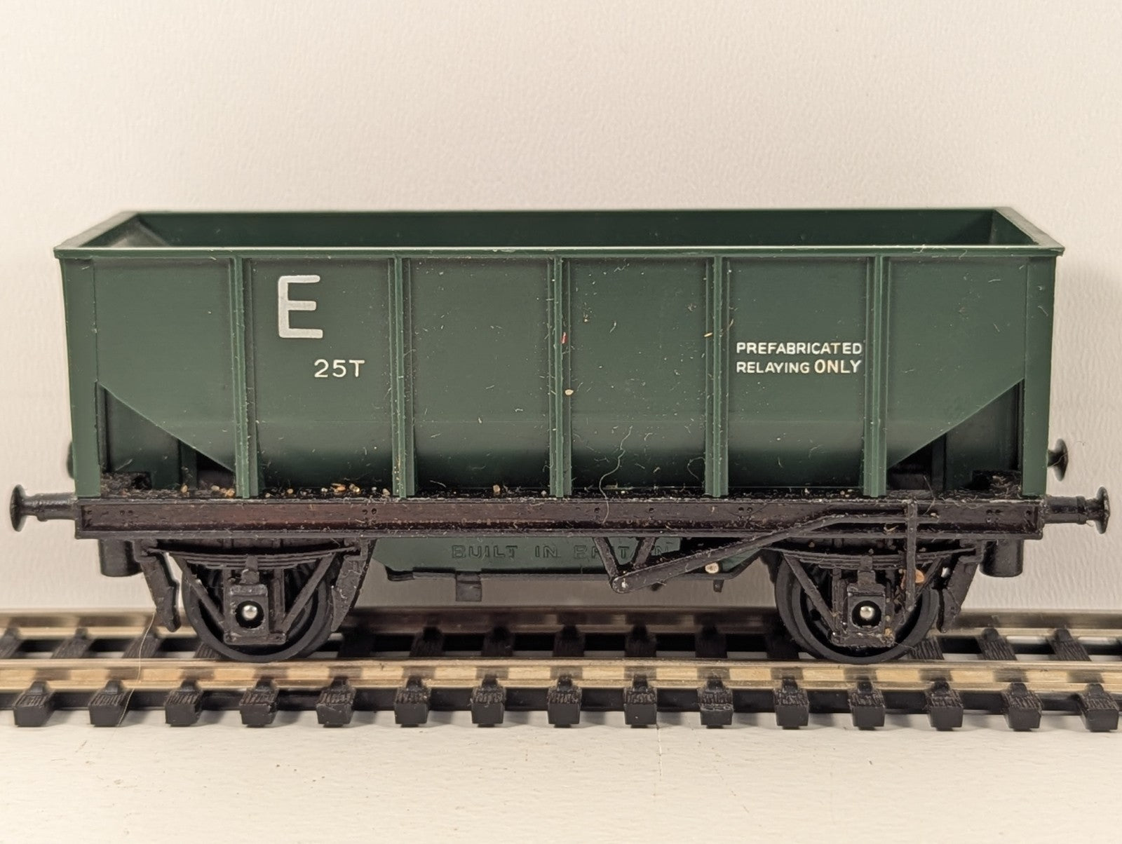 Tri-ang Hornby R347 OO Gauge Engineering Wagon – Green