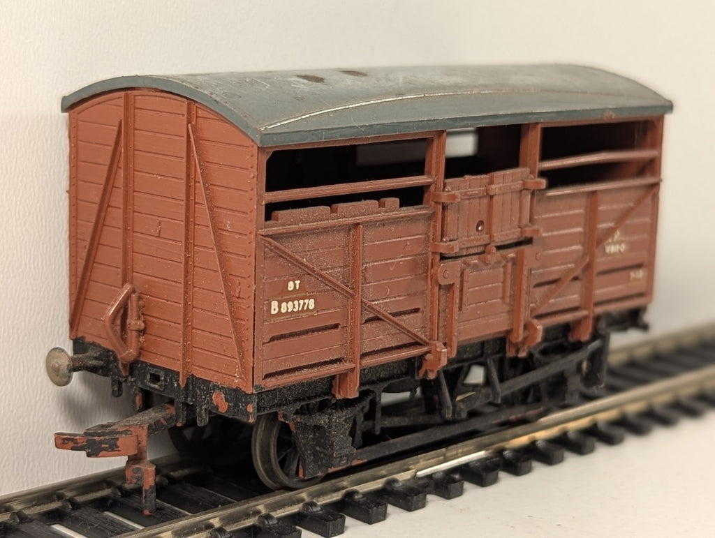 Airfix BR 8-Ton Cattle Wagon Brown