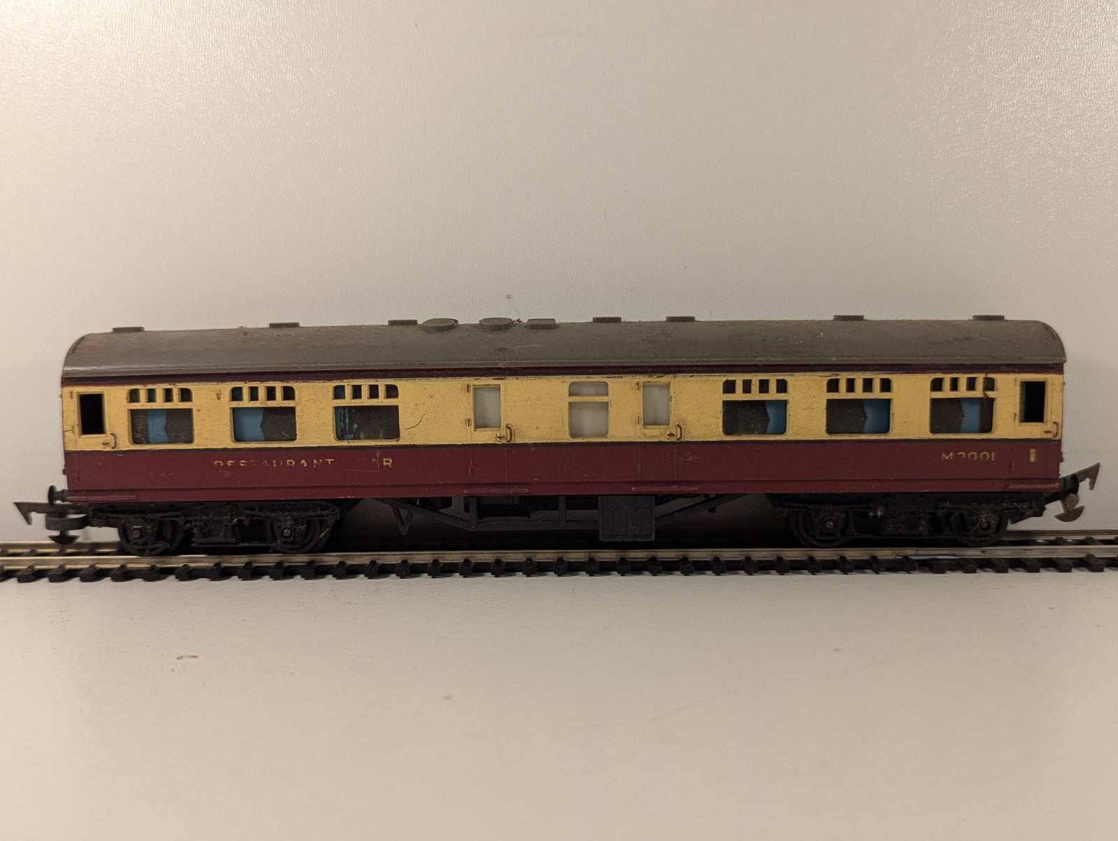 Tri-ang R224 BR Main Line Restaurant Car OO Gauge - Damaged Lettering
