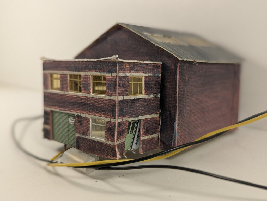 Metcalfe N Gauge Small Factory Building Red Brick with Lights