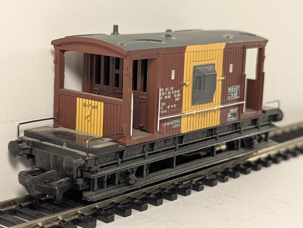 Bachmann OO Gauge BR 20 Ton Brake Van B955136 BR Bauxite 33-825