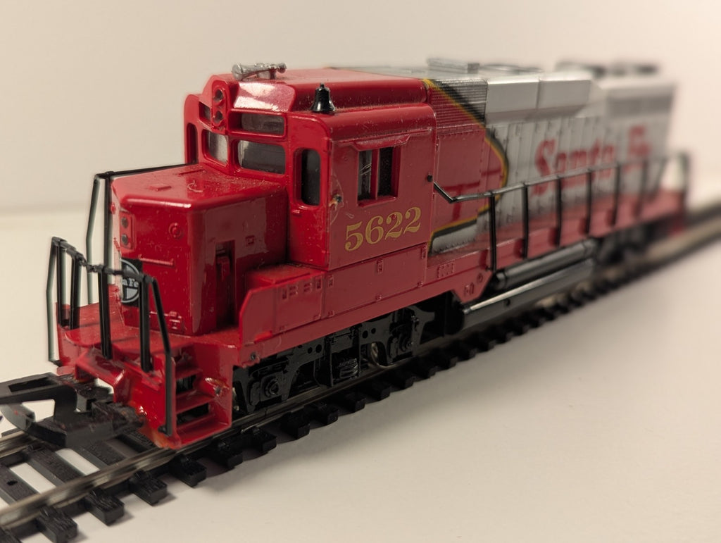 Bachmann HO Scale GP30 Diesel – Santa Fe No. 5622