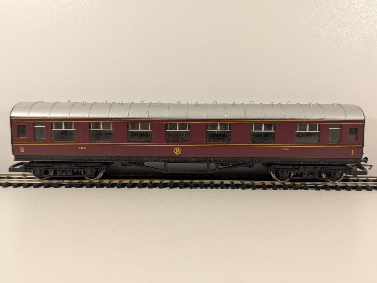 Hornby OO Gauge LMS Brake 3rd Coach 3934 – Crimson Lake