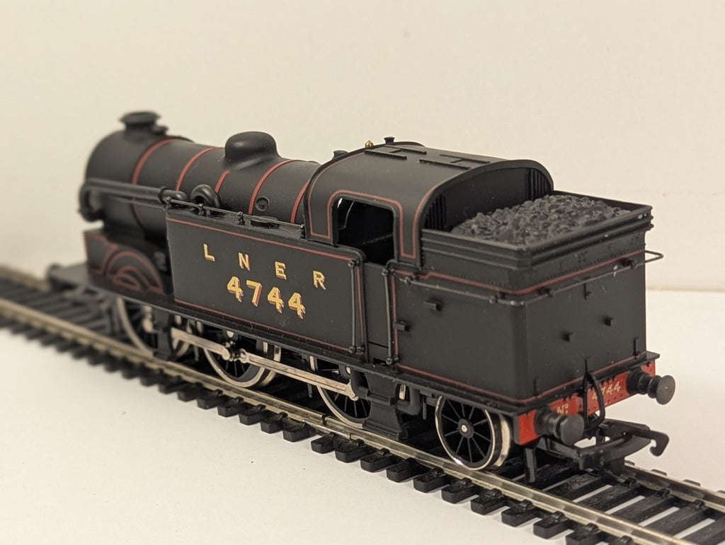 Mainline OO Gauge Class N2 0-6-2T Steam Locomotive 4744 LNER Lined