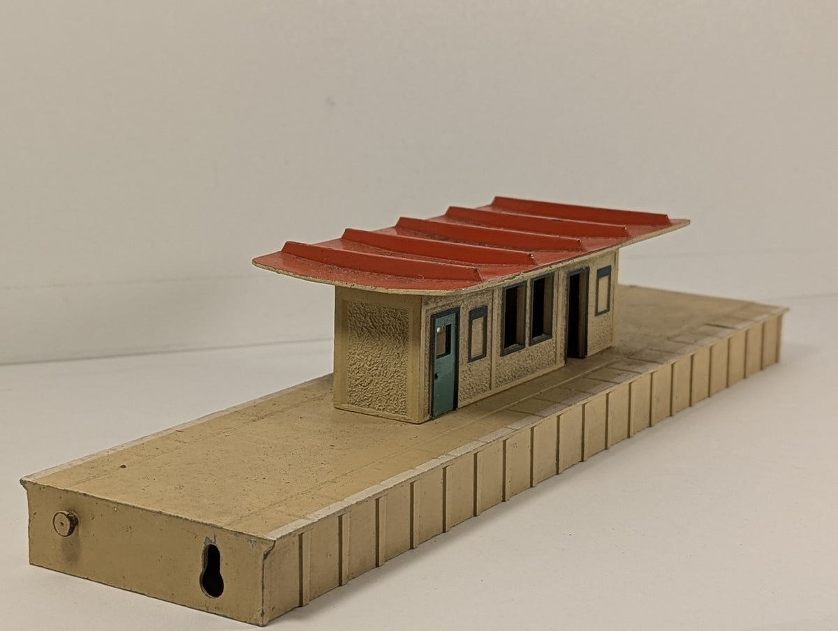 Hornby-Dublo OO Gauge D1 Island Platform Model Railway Accessory Cream & Red