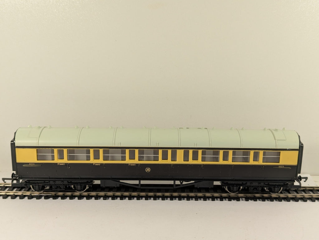 Hornby Railways R429 OO Gauge GWR 57ft Composite Coach Boxed