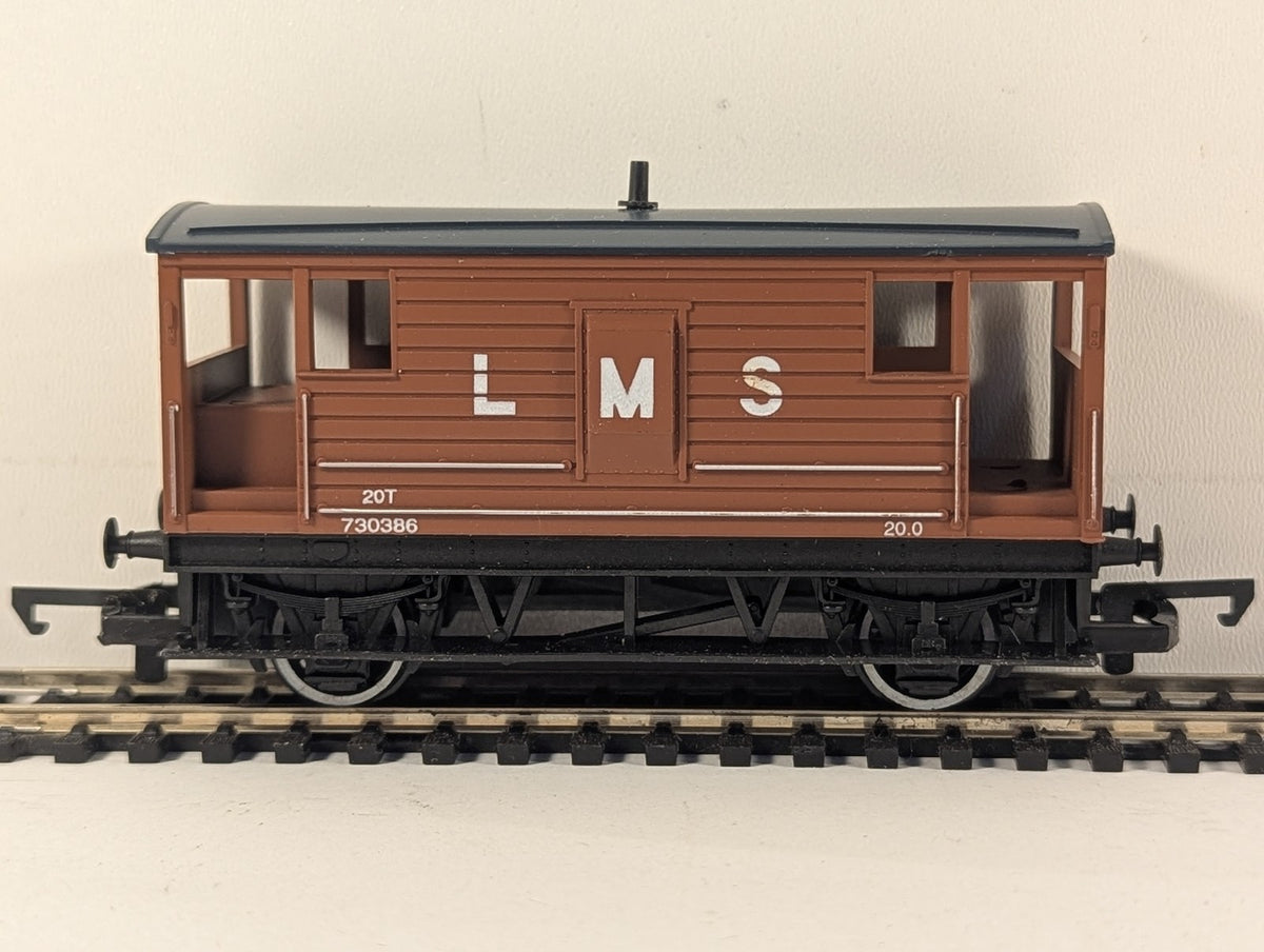 Hornby OO Gauge LMS 20 Ton Goods Brake Van 730386 LMS Brown R.718