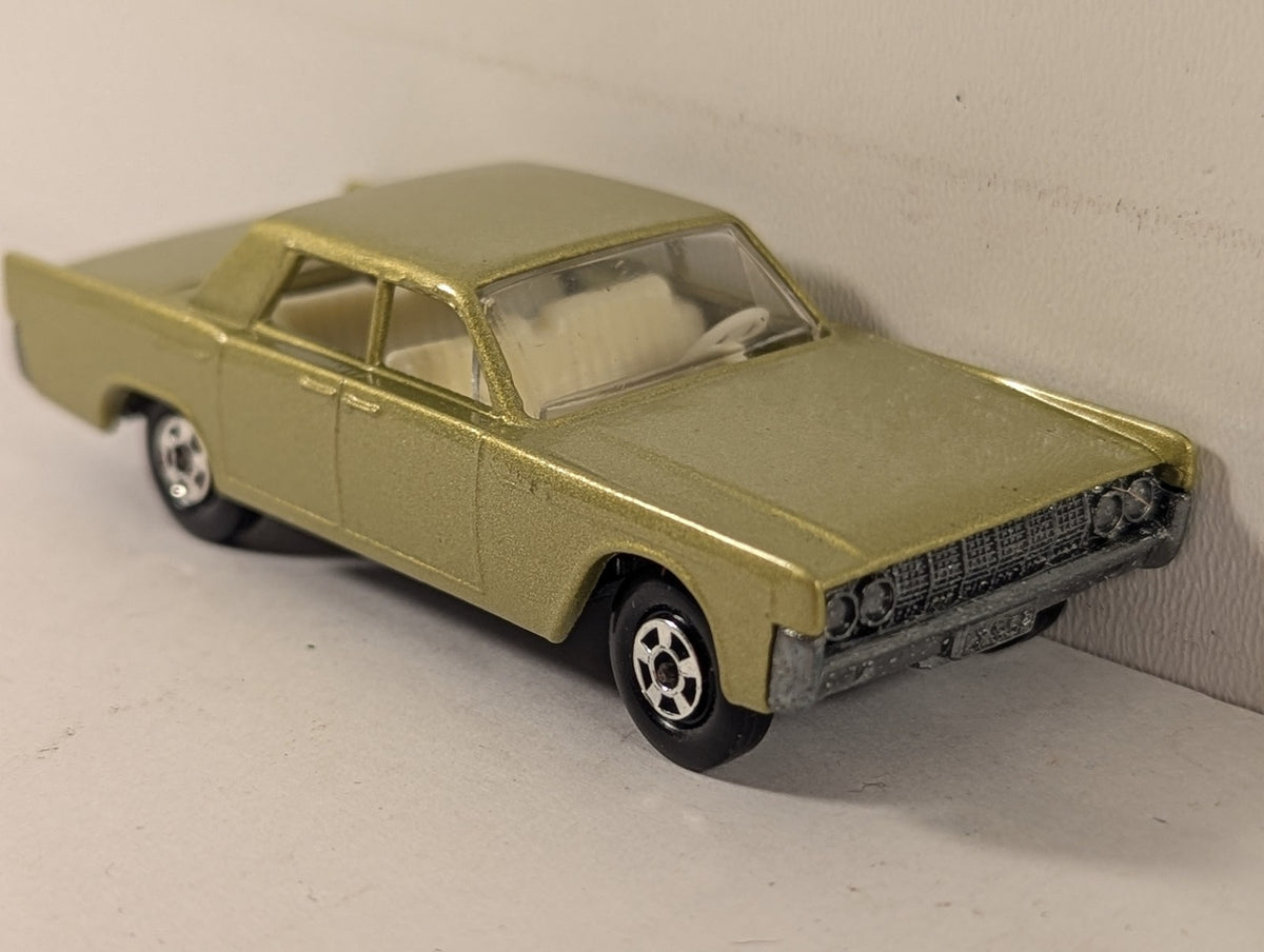 Matchbox Lincoln Continental Die-cast Model Car Metallic Lime Green 31
