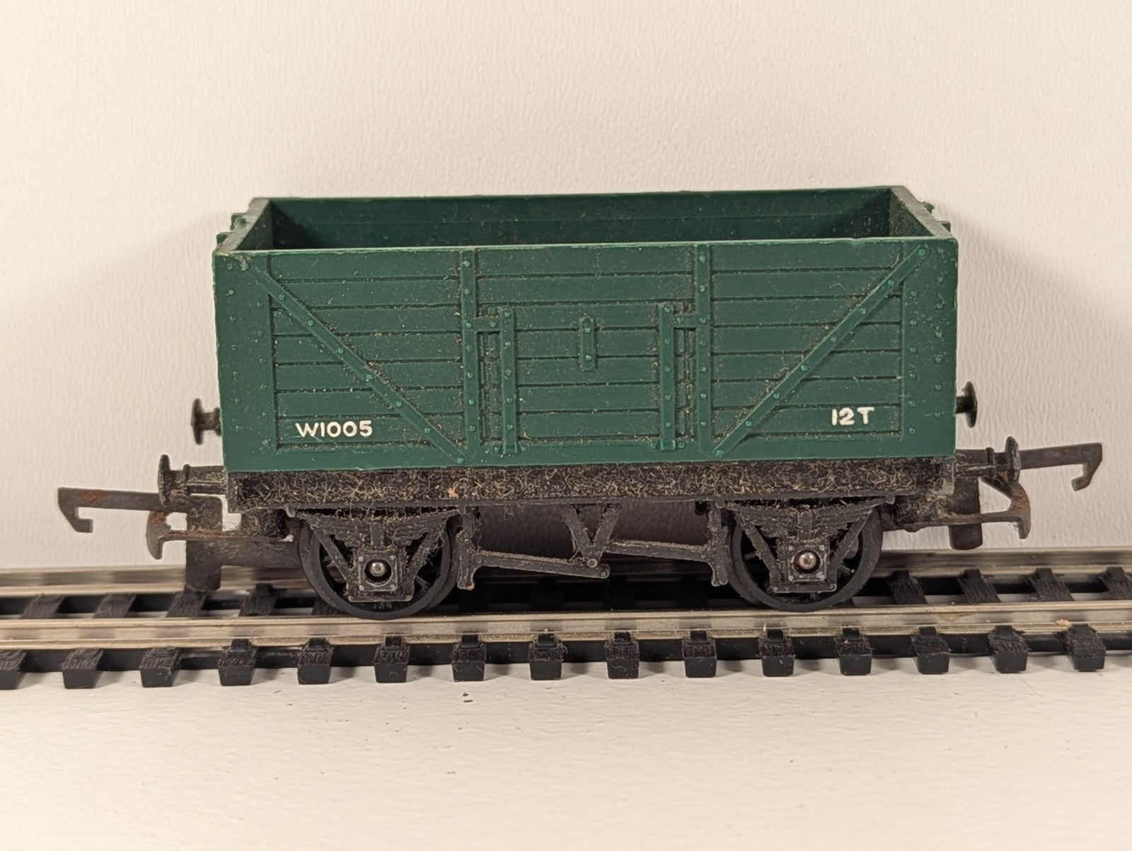 Tri-ang W1005 12T Open Wagon – Needs a Clean
