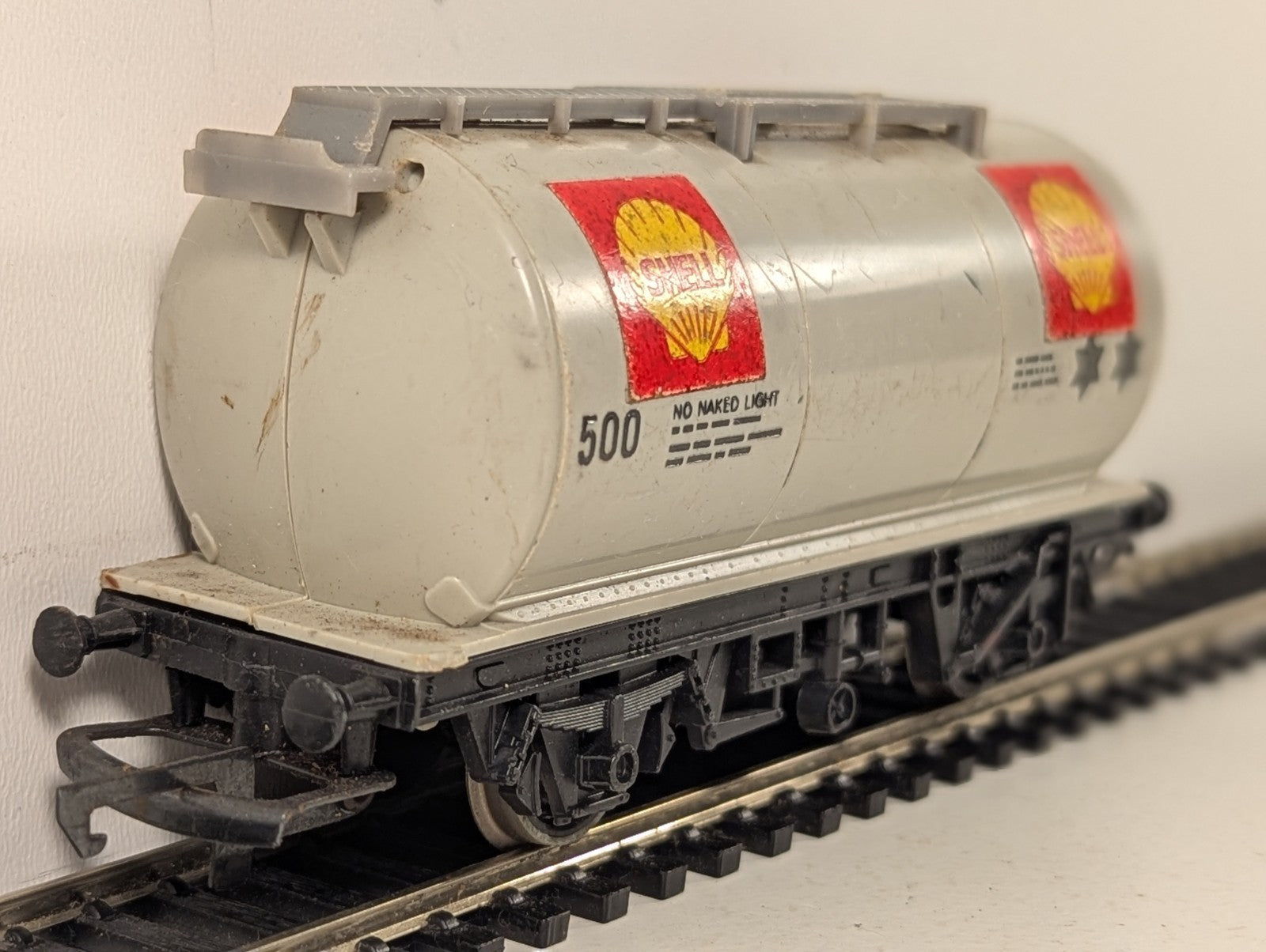 Hornby OO Gauge Shell Tank Wagon 500 Shell Grey