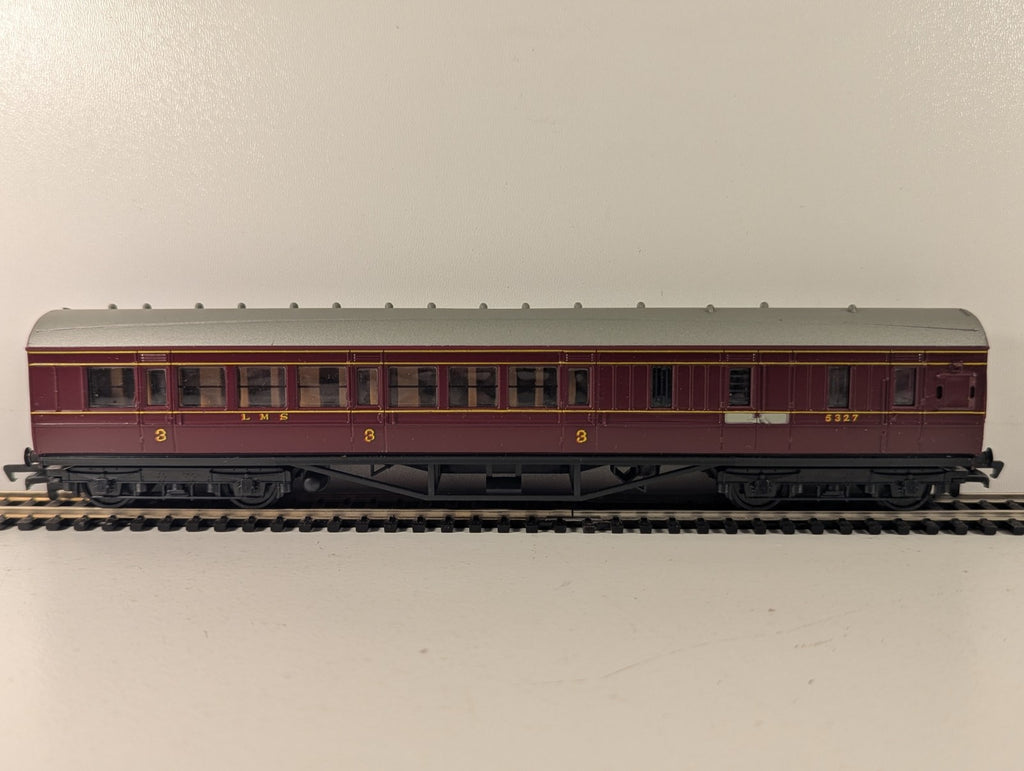 Mainline 37110 OO Gauge LMS 57ft Brake Third Coach No. 5327 Maroon