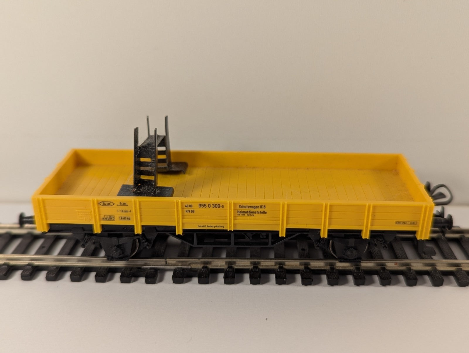 Märklin HO Gauge Low Side Maintenance Wagon – Missing Coupler on one side