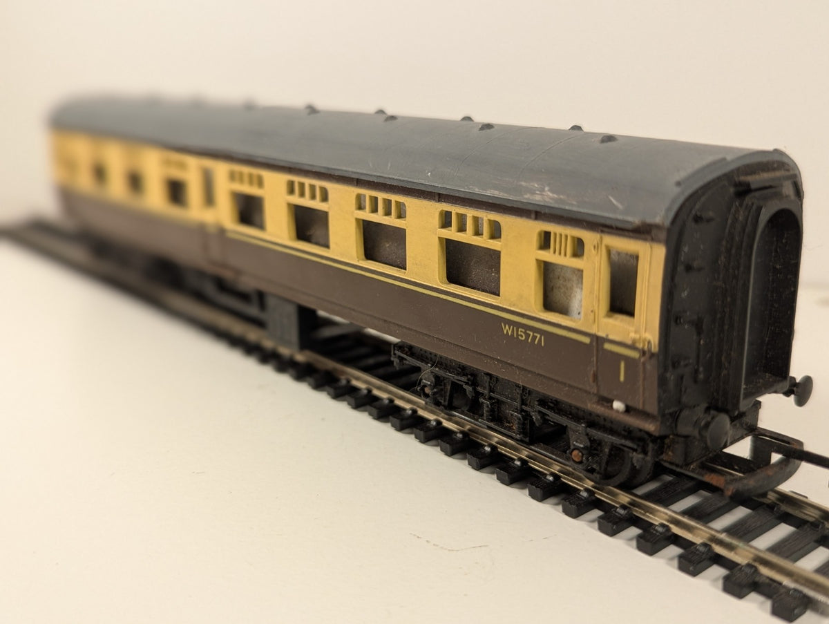 Tri-ang OO Gauge R330 Mk1 Composite Coach W15771 Chocolate & Cream