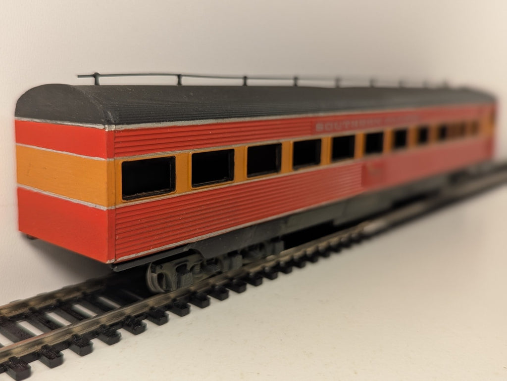 Athearn HO Scale Southern Pacific Daylight Passenger Car
