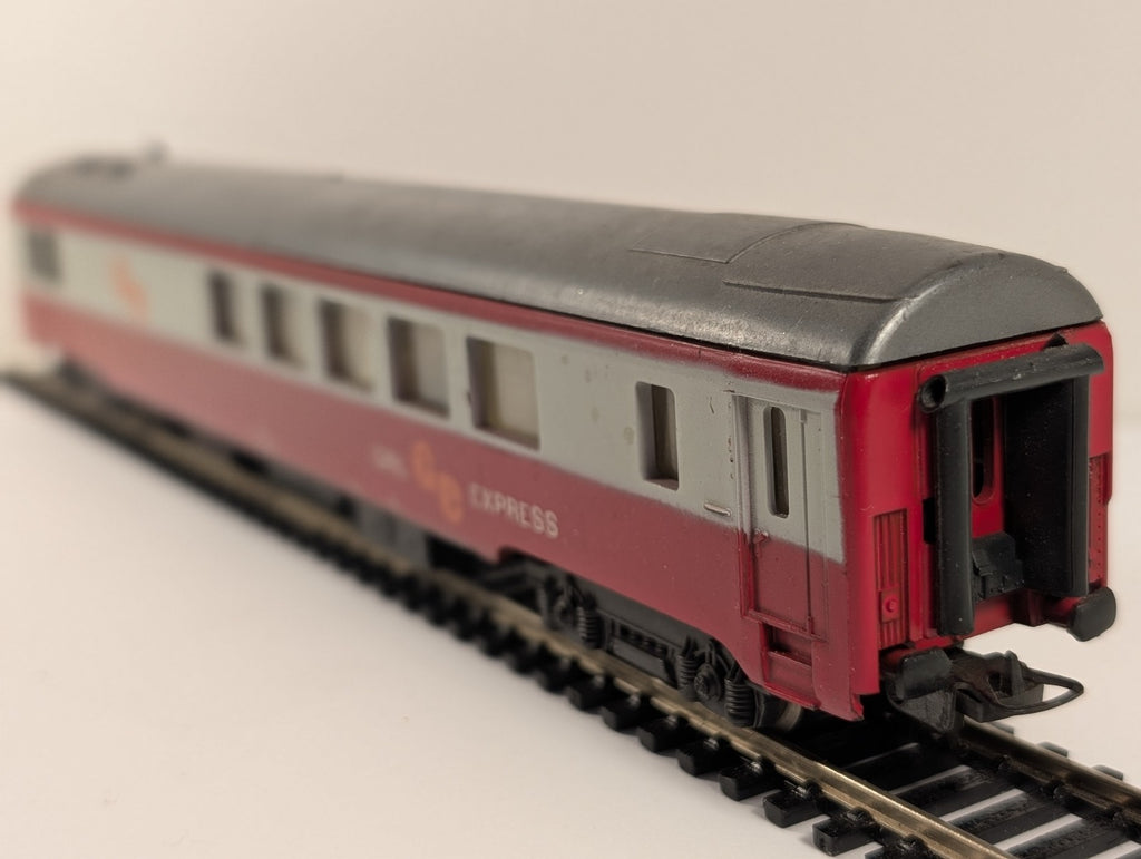 Lima SNCF Gril Express OO Gauge Restaurant Coach