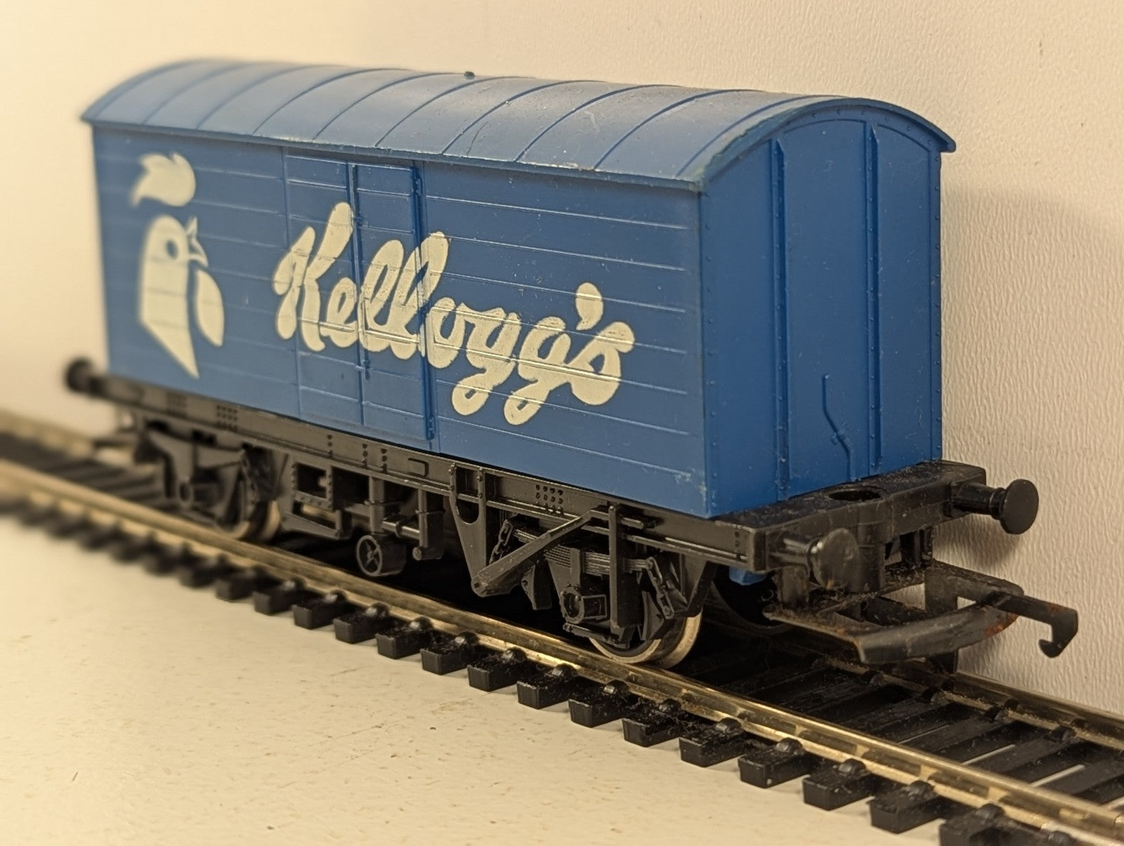 Hornby OO Gauge Kellogg's Box Van Goods Wagon Kellogg's Blue R122
