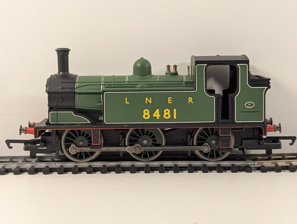 Hornby R2164A OO Gauge Class J83 0-6-0T LNER 8481 Apple Green