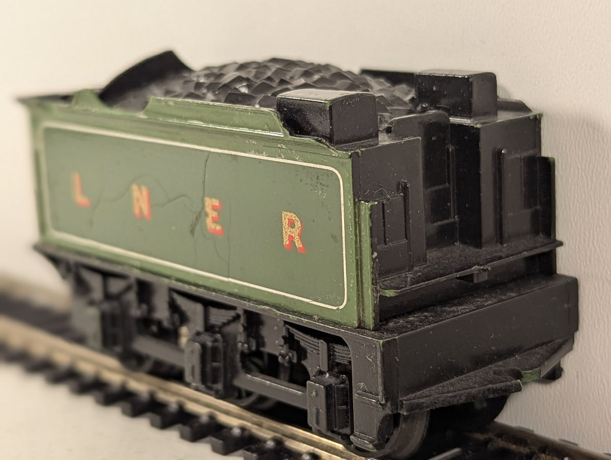 Tri-ang OO Gauge LNER Tender LNER Green R39 for B12
