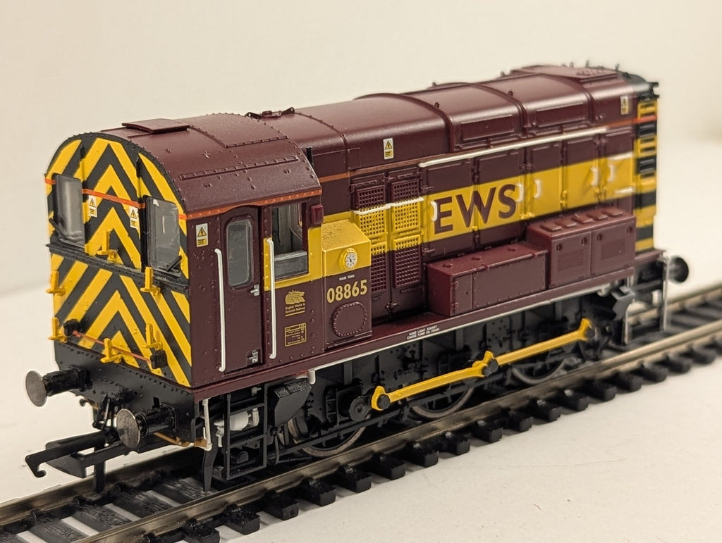 Hornby OO Gauge Class 08 Diesel Electric Locomotive 08865 EWS R2934 DCC Fitted