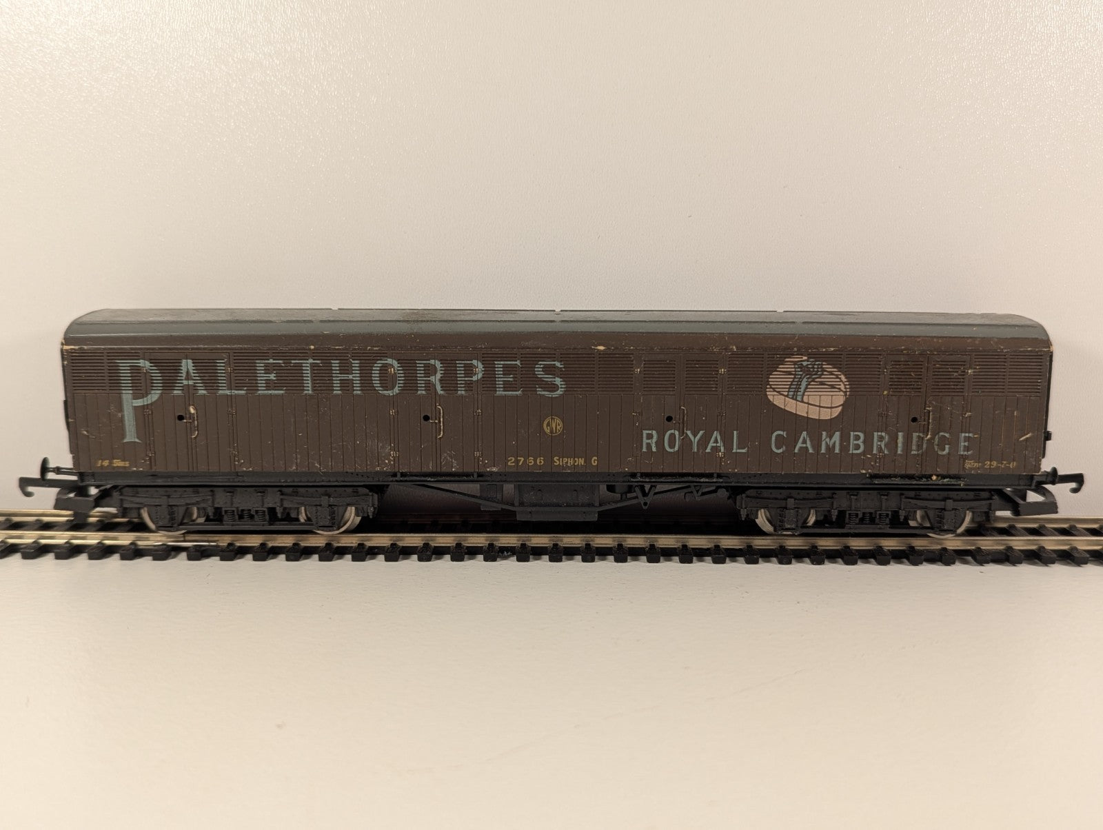 Lima OO Gauge GWR Siphon G “Palethorpes Royal Cambridge” Parcel Van
