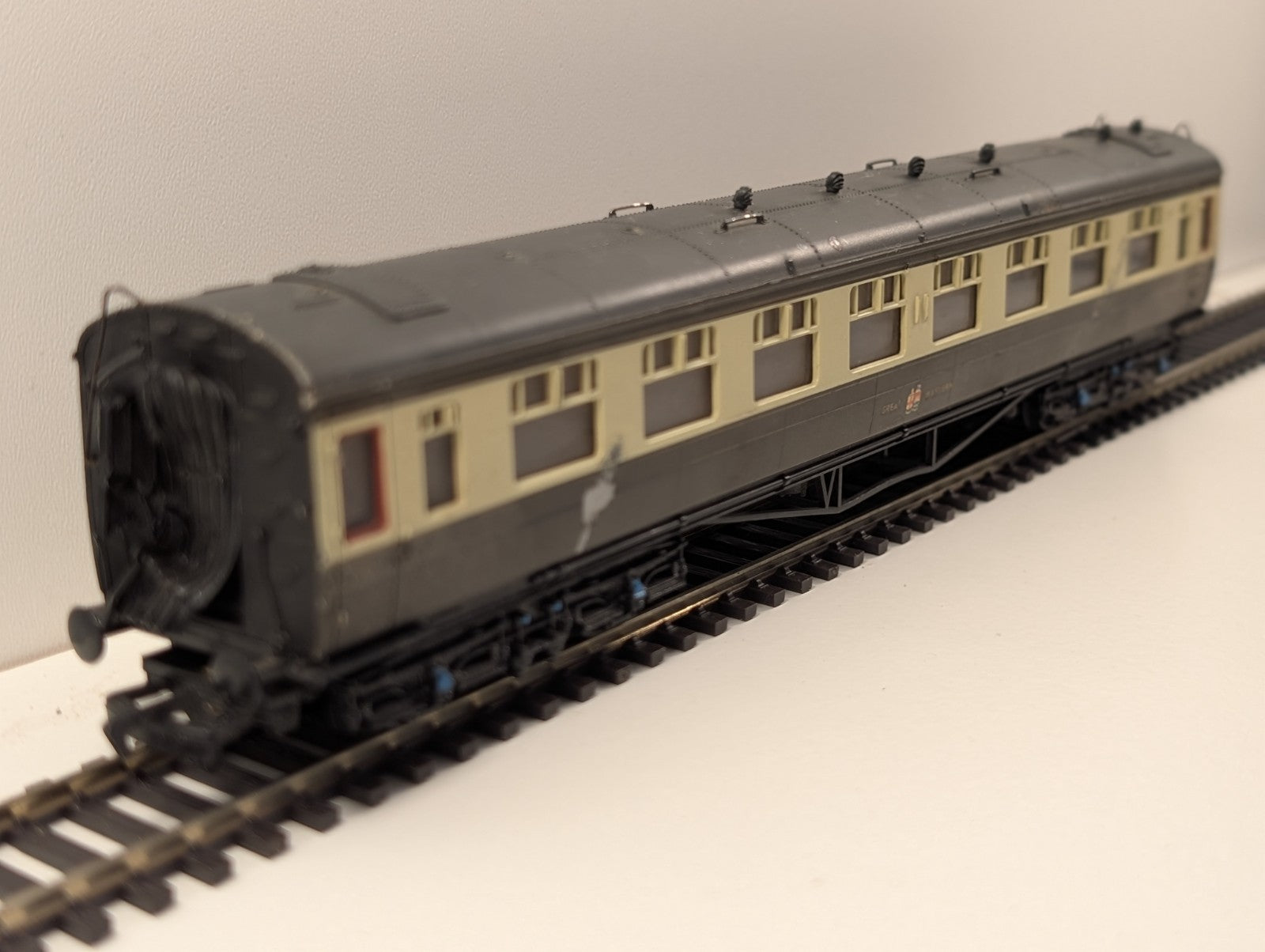 Bachmann OO Gauge GWR Collett Passenger Coach – Requires Some TLC