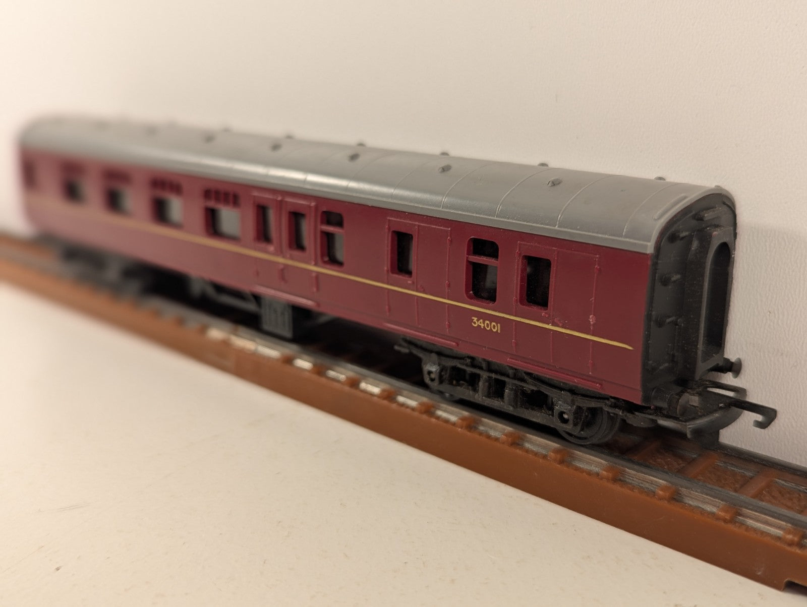 Tri-ang TT Gauge BR Mk1 Corridor Brake Second Coach