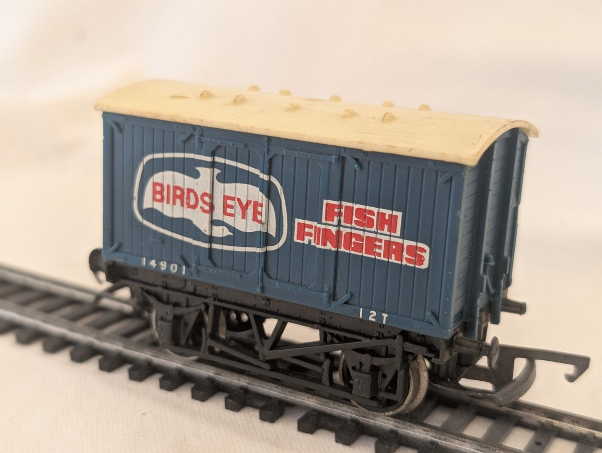 Hornby R105 OO Gauge Birds Eye Fish Fingers Van