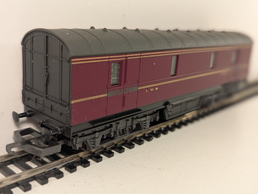 Lima 305358 LMS Maroon GUV Bogie Parcels Van OO Gauge Boxed