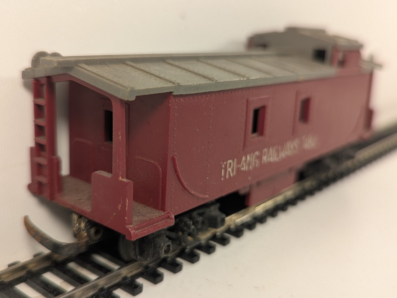 Tri-ang Railways R115 Maroon Caboose OO Gauge