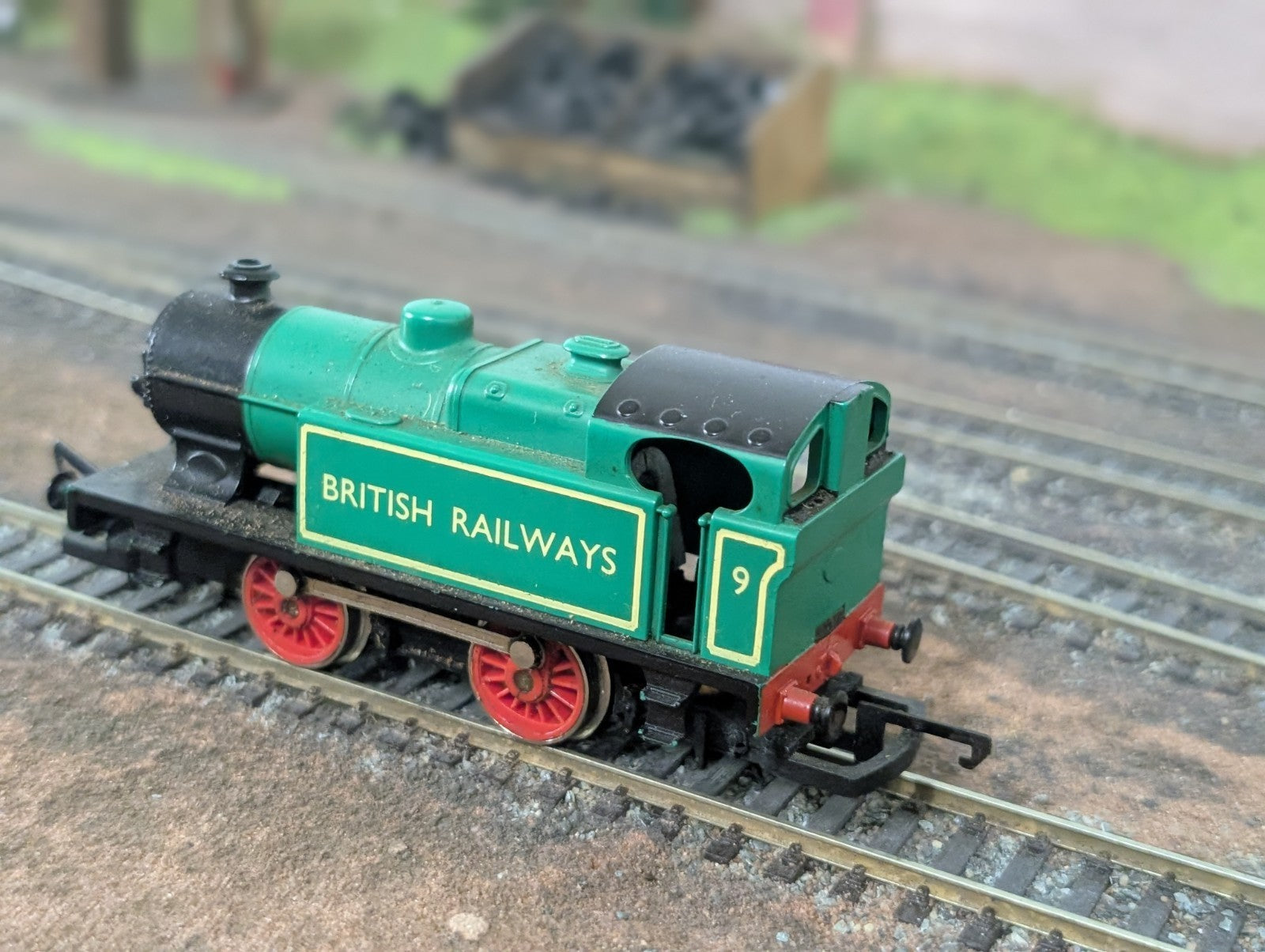Hornby R856 0-4-0T Industrial Locomotive No.9 OO Gauge